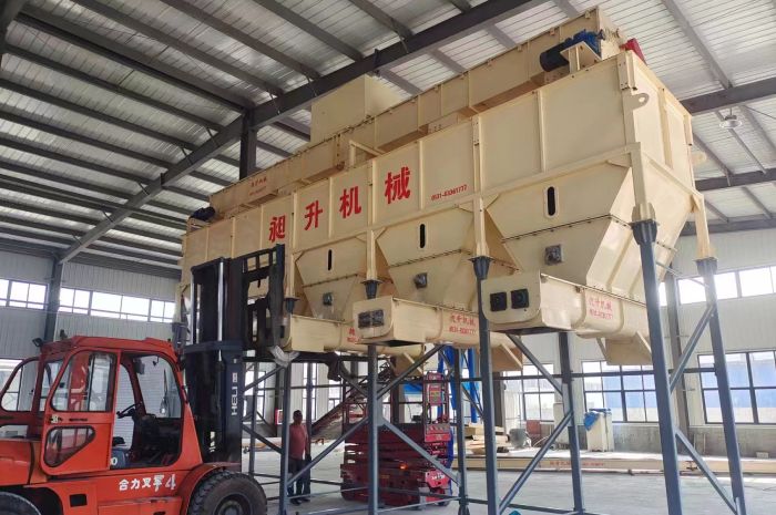 生物質(zhì)顆粒機(jī)正在組裝
